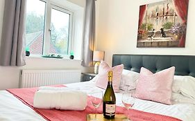 Walnut Flats-F5, Stylish 1-Bedroom - Parking, Netflix, Wifi - Close To Oxford, Bicester & Blenheim Palace