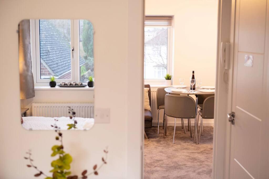 Walnut Flats: Stylish Oxford-Area Apartment with Netflix Kidlington Exterior photo