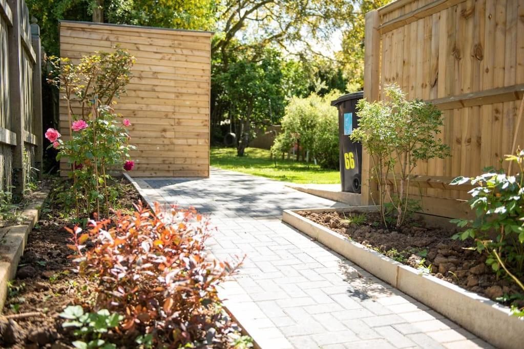 Walnut Flats: Stylish Oxford-Area Apartment with Netflix Kidlington Exterior photo