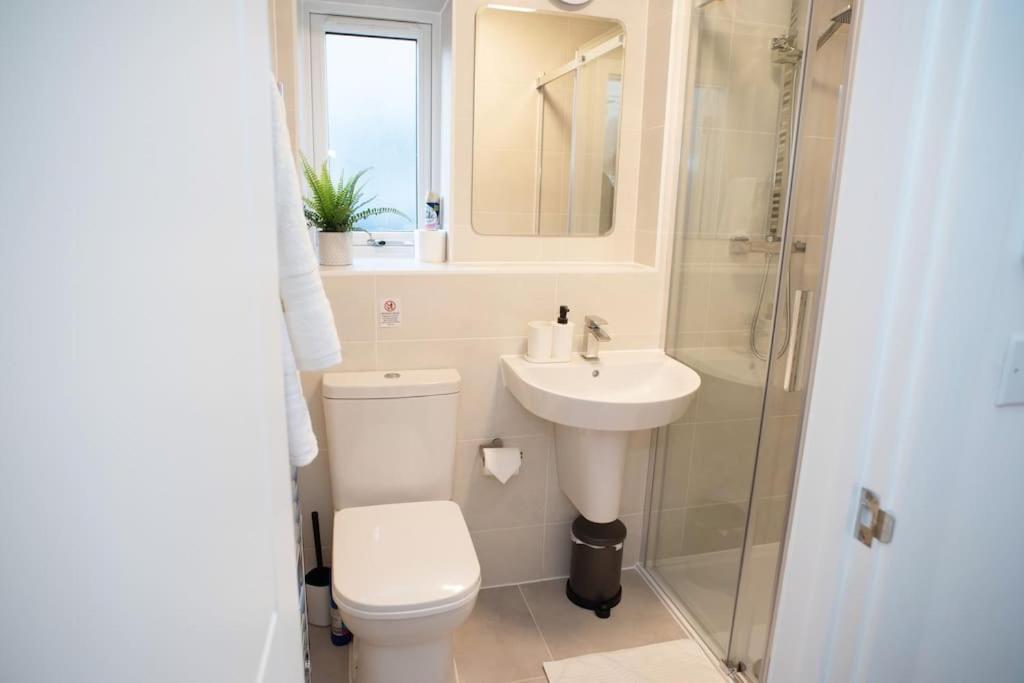 Walnut Flats: Stylish Oxford-Area Apartment with Netflix Kidlington Exterior photo