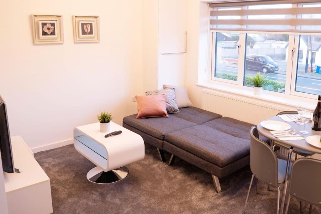 Walnut Flats: Stylish Oxford-Area Apartment with Netflix Kidlington Exterior photo