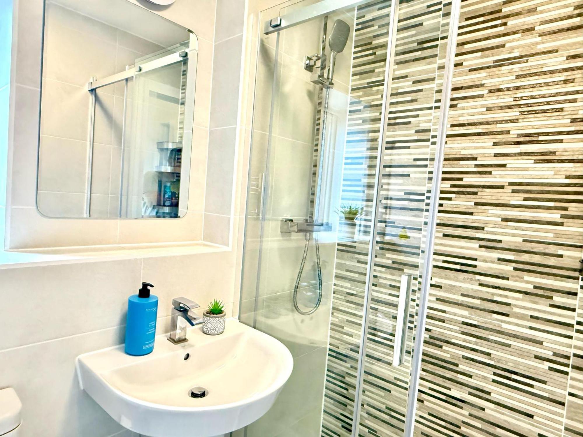 Walnut Flats: Stylish Oxford-Area Apartment with Netflix Kidlington Exterior photo