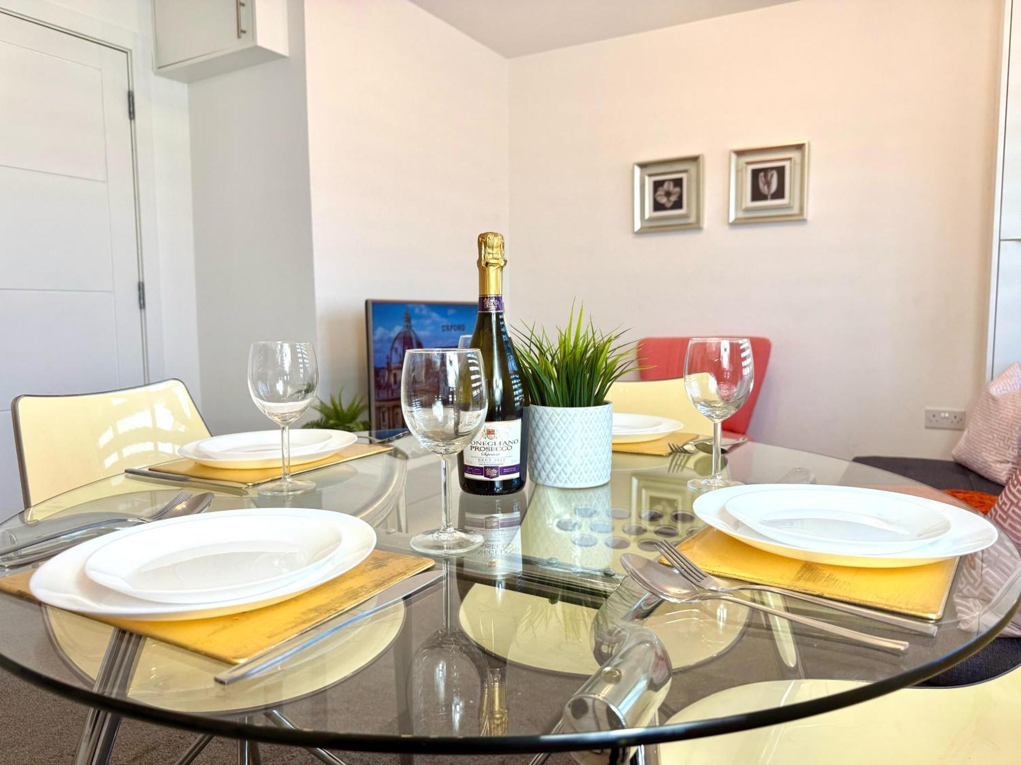 Walnut Flats: Stylish Oxford-Area Apartment with Netflix Kidlington Exterior photo
