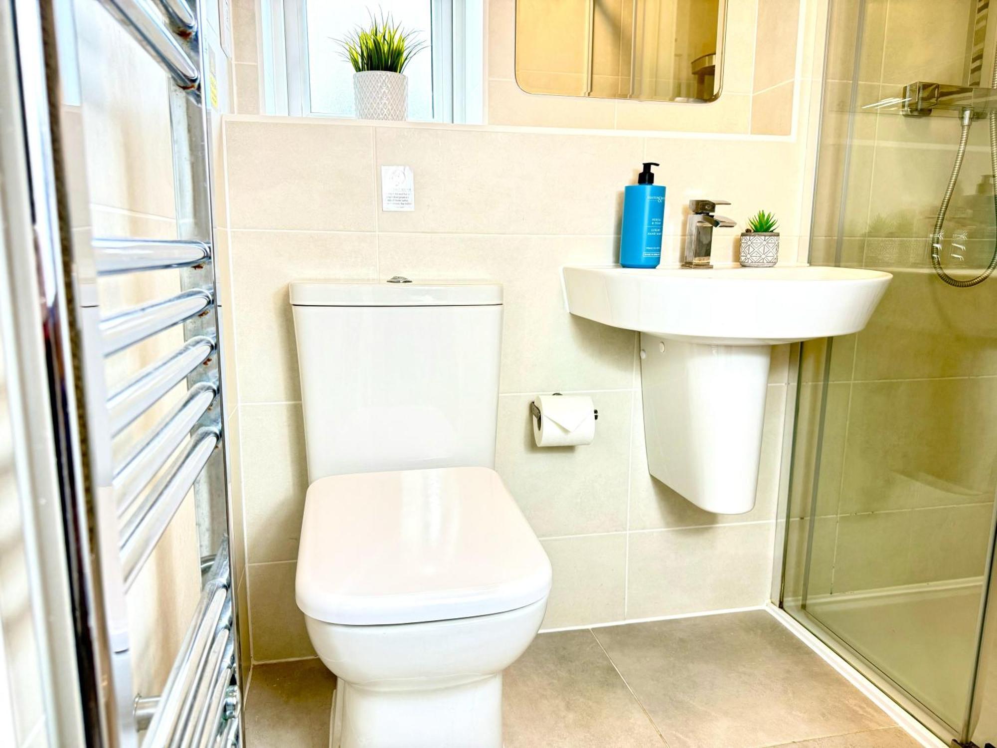 Walnut Flats: Stylish Oxford-Area Apartment with Netflix Kidlington Exterior photo