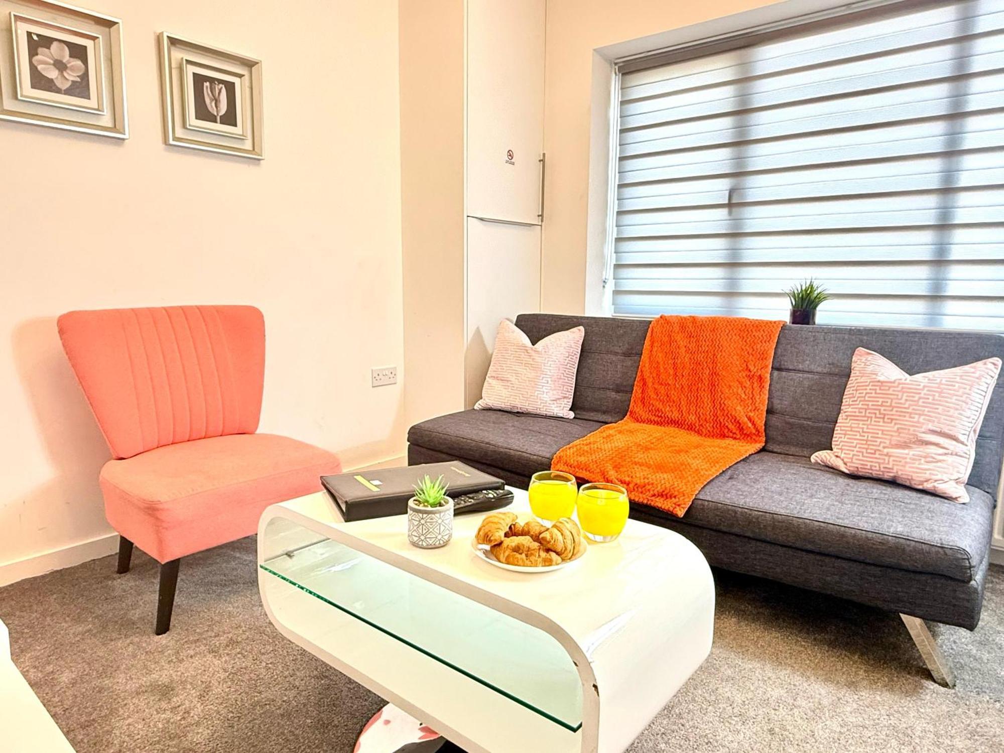 Walnut Flats: Stylish Oxford-Area Apartment with Netflix Kidlington Exterior photo